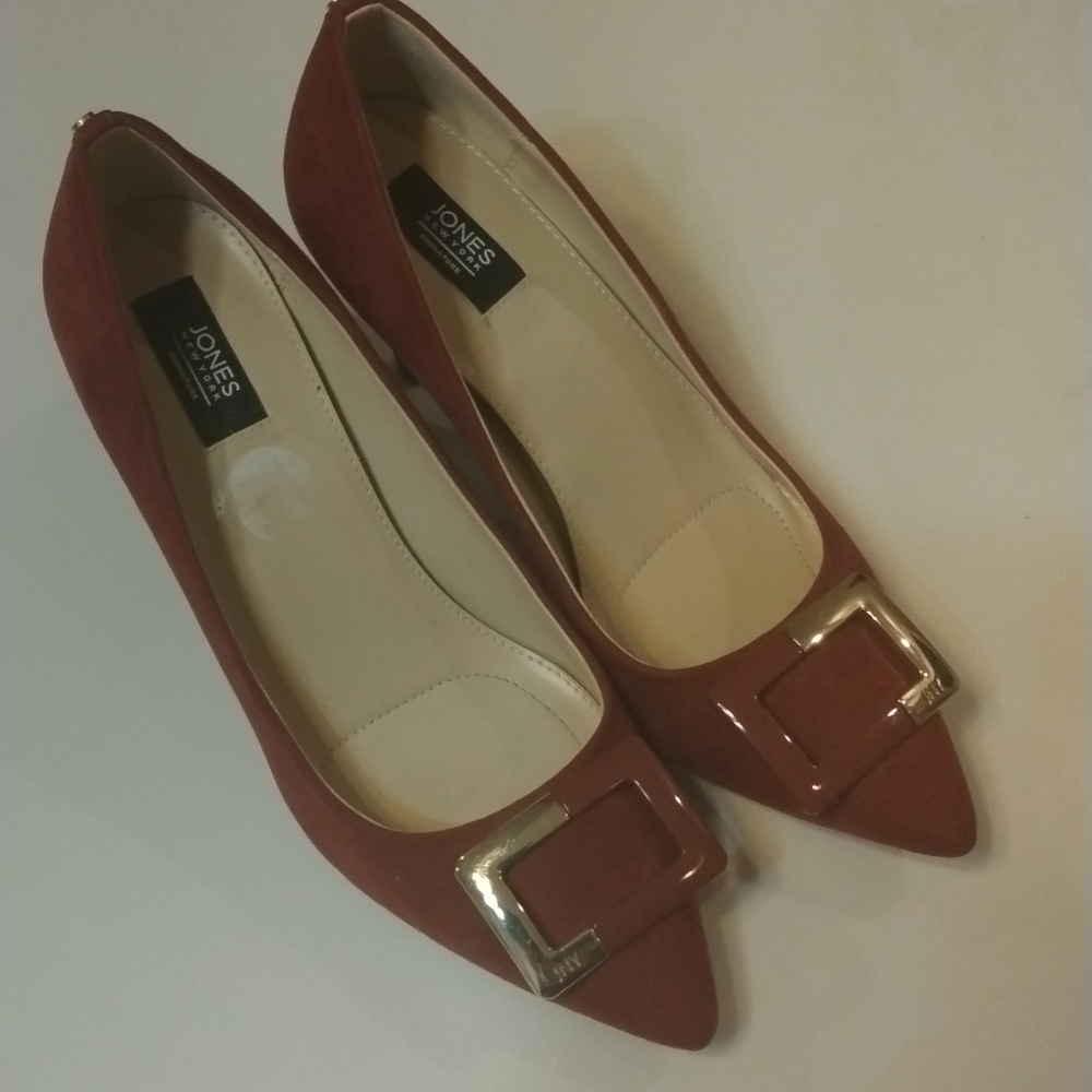 Jones New York suede heels size 9 NWOT